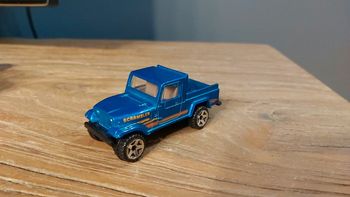 Jeep Chrysler bleue