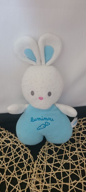 Peluche Lapin LUMINOU JEMINI Phosphorescent Hochet bleu 20 cm