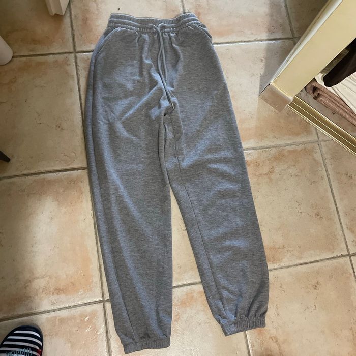 Lot 2 joggings - photo numéro 2
