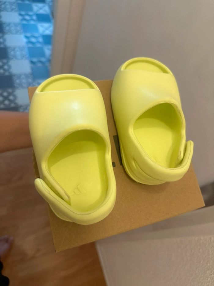 Sandales Adidas Yeezy bébé - photo numéro 11