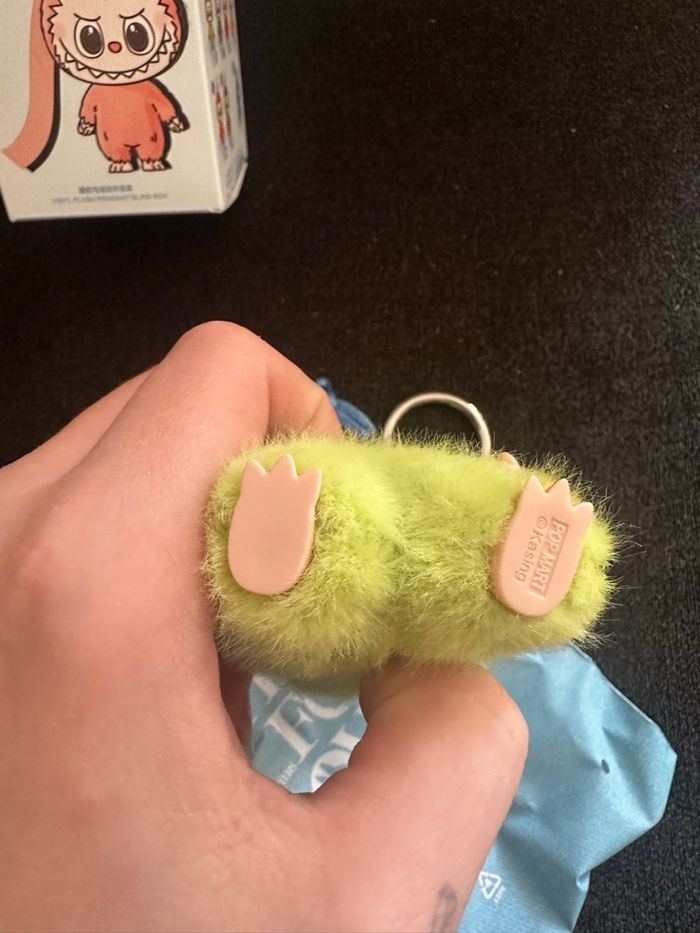 Labubu pin for love - photo numéro 3