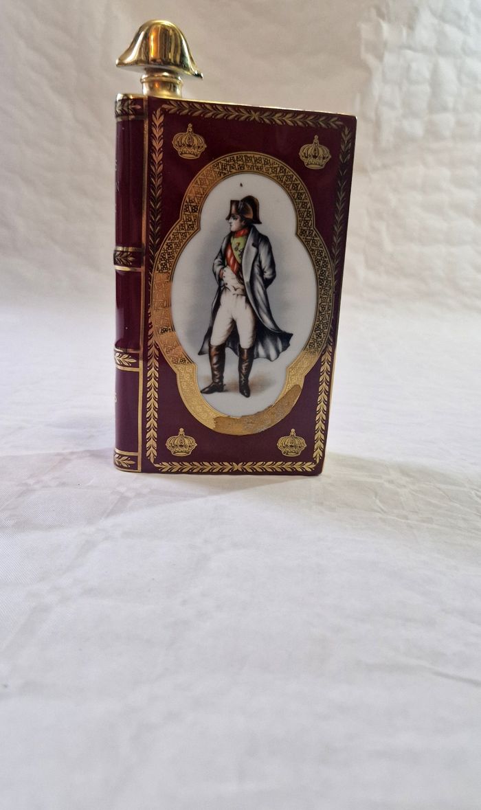 Bouteille de Cognac  , Bicentenaire de l'empereur Napoléon  , Porcelaine - photo numéro 2