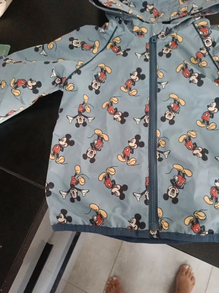 Blouson coupe vent mickey neuf jamais porte - photo numéro 2