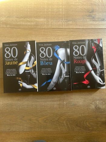 Saga 80 notes de jaune, bleu et rouge 