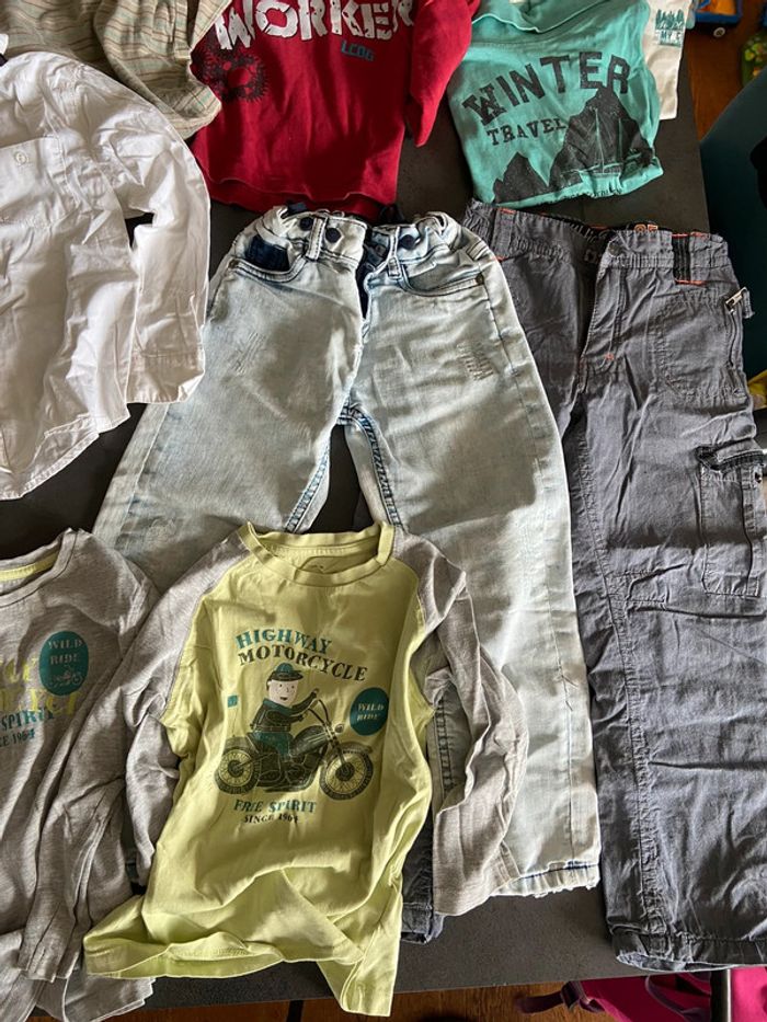Gros lot de vêtements garçon 5 ans - photo numéro 4