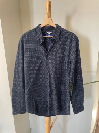 Chemise bleu marine à motif