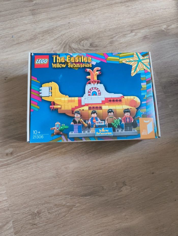 Lego 21306 - The Beatles Yellow submarine
