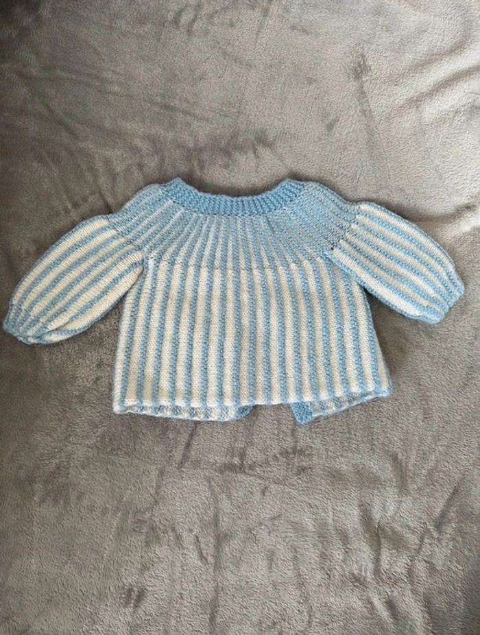 Gilet tricoté - naissance - fait main - photo numéro 2