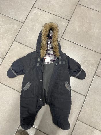 Combinaison à capuche gants intégrés