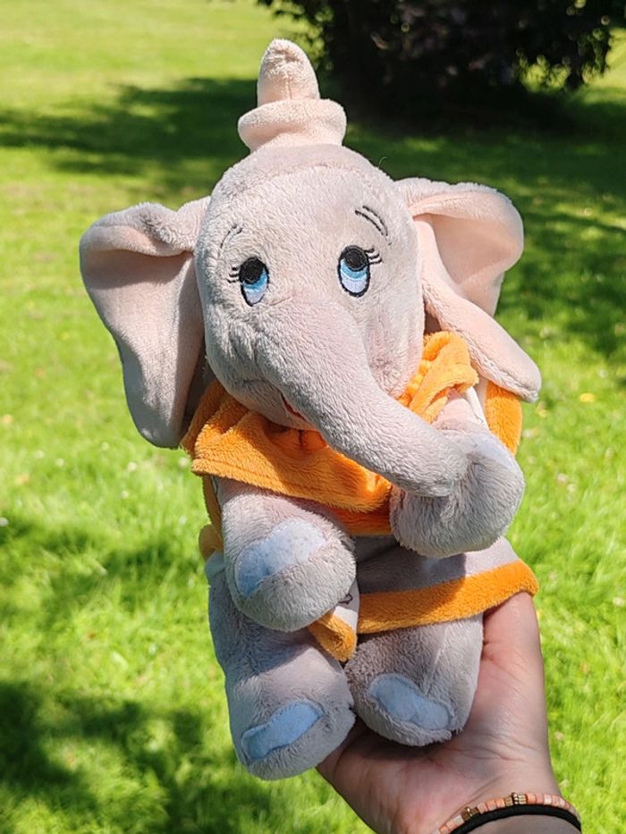 Peluche Dumbo avec sa couverture
