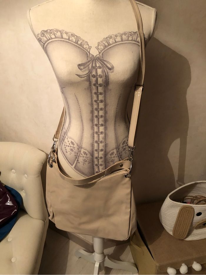 Sac beige vernis neuf
