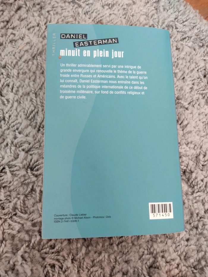 Minuit en plein jour - photo numéro 2