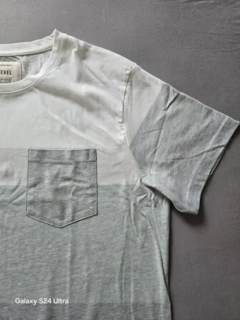 T-shirt Rebel à poche – dégradé gris/blanc – style casual