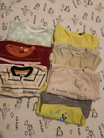 1 mois, 7 pyjamas