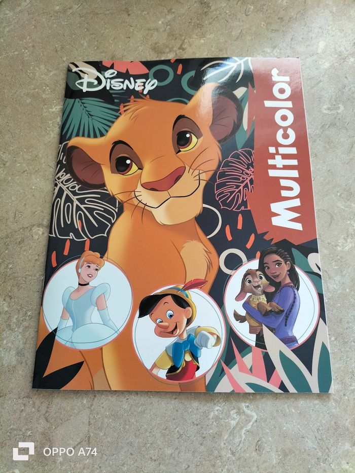 Disney 🖤 Livre de coloriages