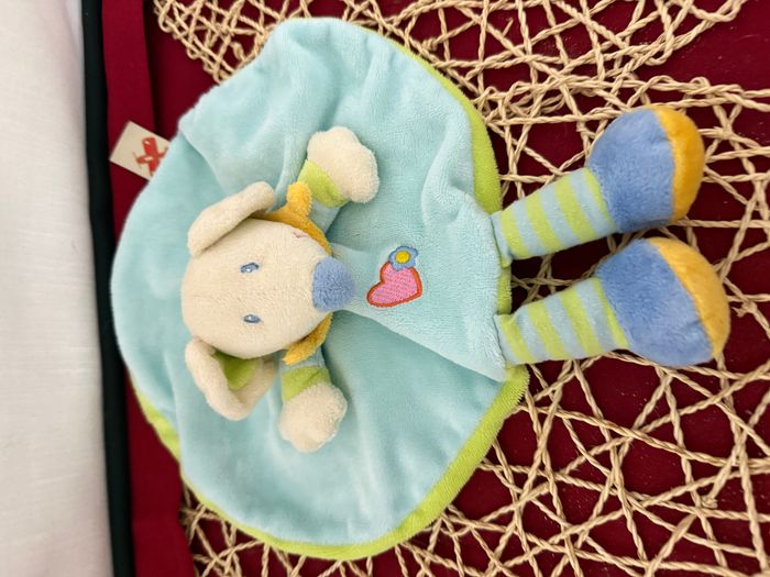 Doudou plat rond souris bleu jaune vert NICOTOY