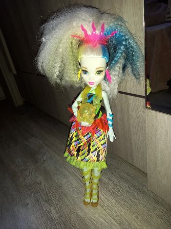 poupée monster high frankie stein voltastique lumière et son