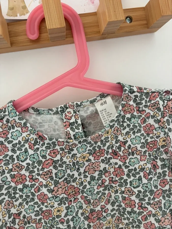 Robe d’été fleurie H&M fille 98 cm – Légère et pétillante - photo numéro 2