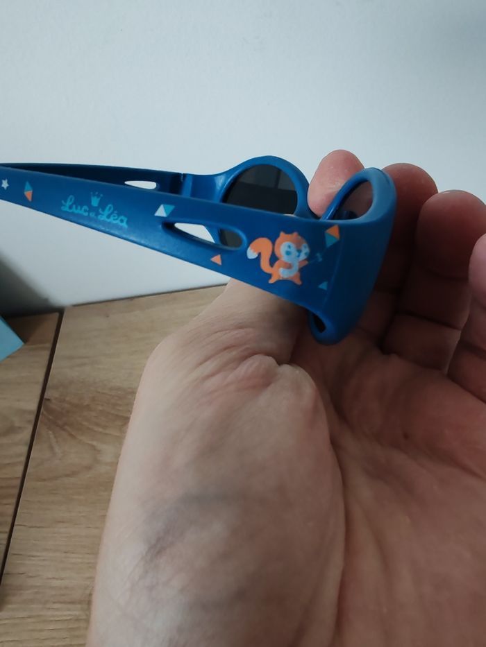 Lunettes de soleil Luc et Léa pour bébé (0-1 an) avec lanière et pochette - photo numéro 4
