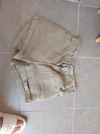 Short fille kaki