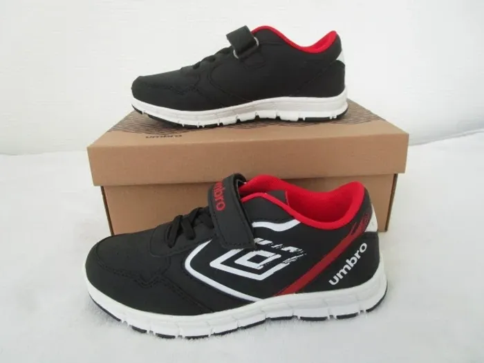Baskets Umbro 32 NEUVES - photo numéro 2