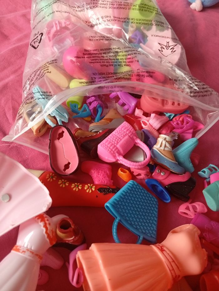 Gros lot d'accessoires barbie - photo numéro 3