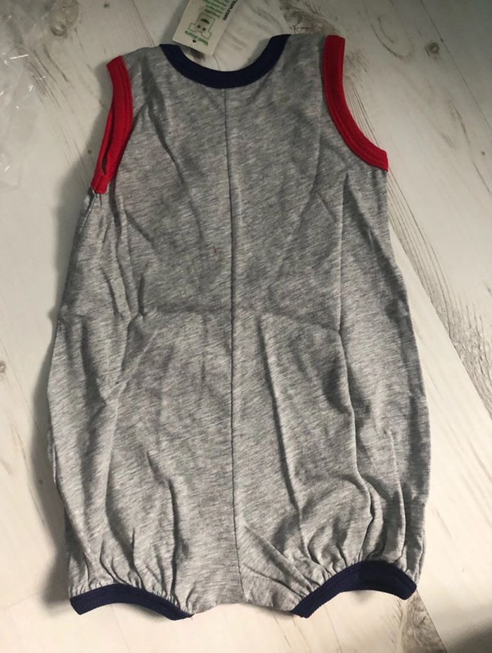 Body short neuf United Color of Benetton 6 a 9 mois - photo numéro 3