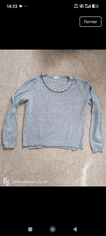 Pull gris au col au strass
