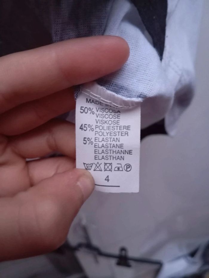 Tee-shirt sans manche "Mercredi Addams" 4 ans - photo numéro 3