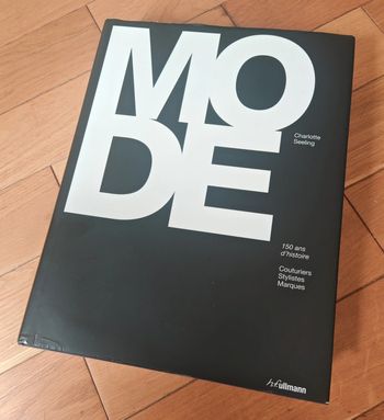 Livre "MODE - 150 ans d’histoire" Charlotte Seeling – Iconique, photos, couturiers & créateurs