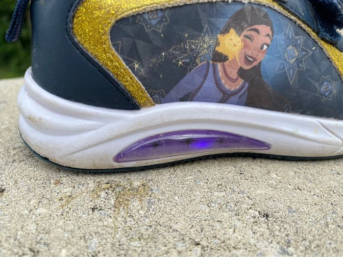 Très belle paire de baskets fille taille 29 - photo numéro 2