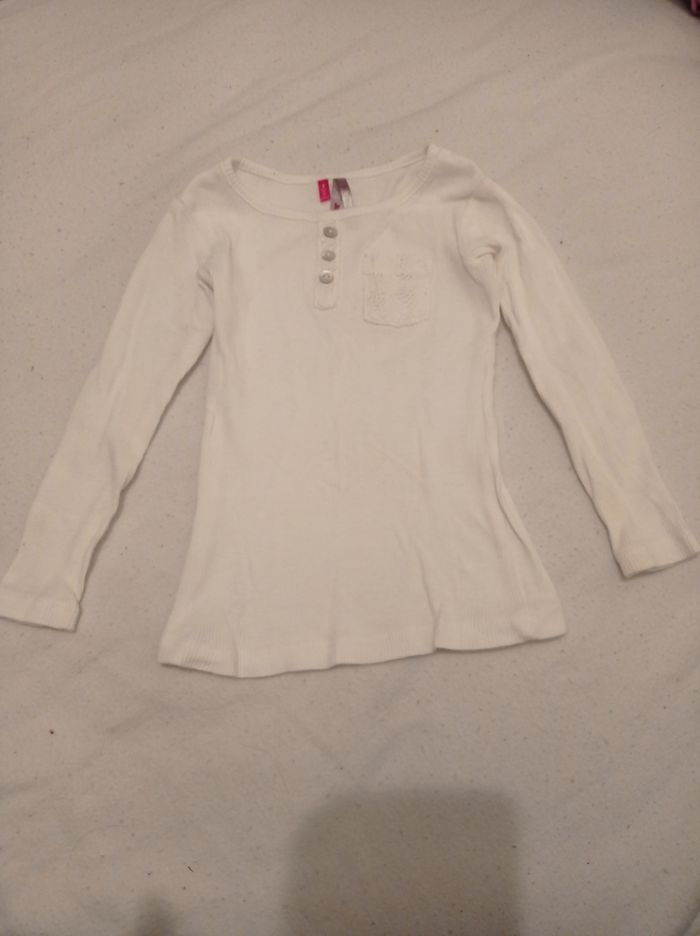 Joli haut blanc orchestra