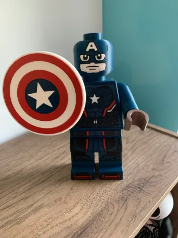 Lego Marvel captain america version foncé 20cm