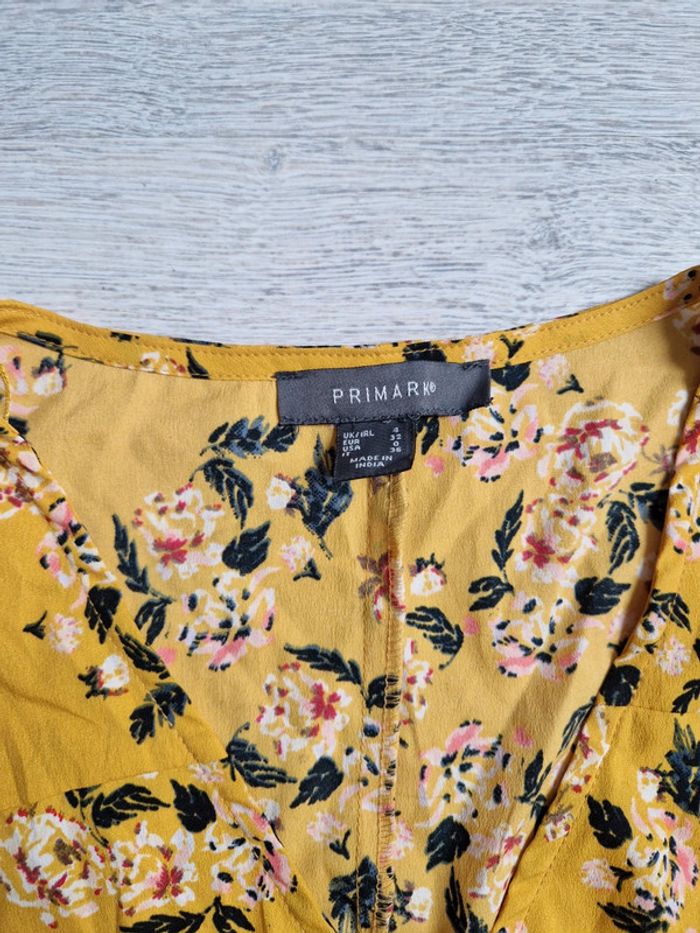 Combishort neuf Primark taille 32 coloris moutarde avec fleurs - photo numéro 2