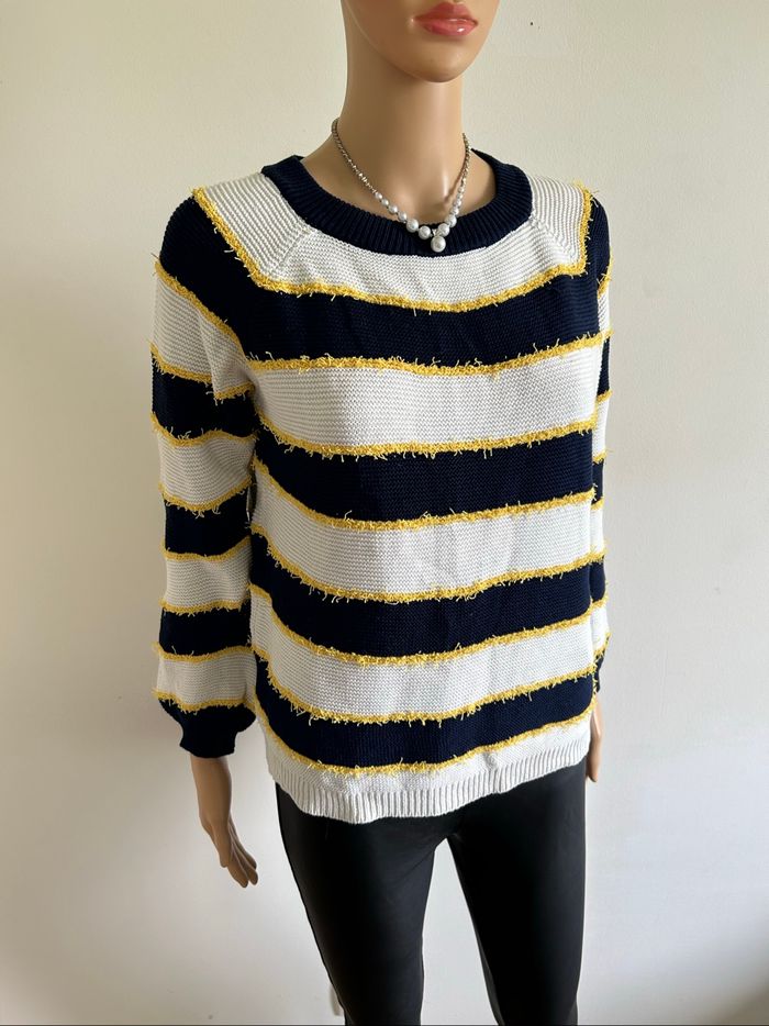 Pull blanc crème et bleu marine Teddy Smith taille S TBE - photo numéro 2
