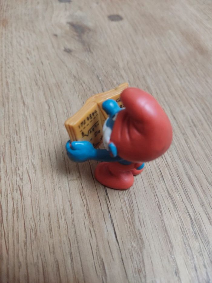 Grand Schtroumpf livre jaune foncé - photo numéro 2