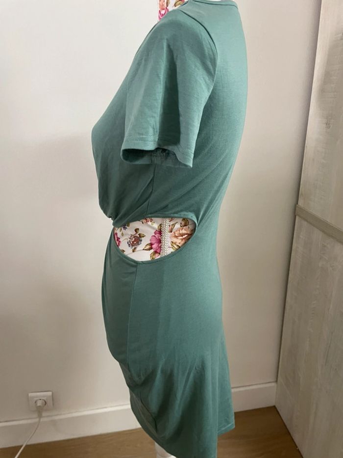 Robe t-shirt décolleté au ventre - photo numéro 3