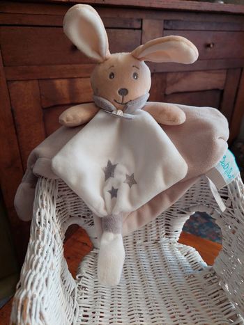 Doudou plat Lapin beige blanc gris étoiles Perlim Baby nat