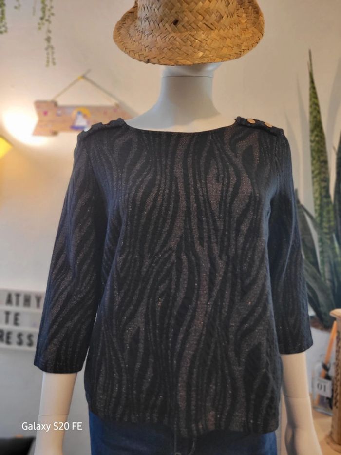 Petit pull noir doré