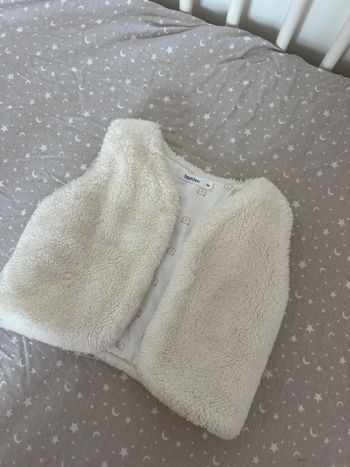 Gilet sans manche taille 6 mois neuf 