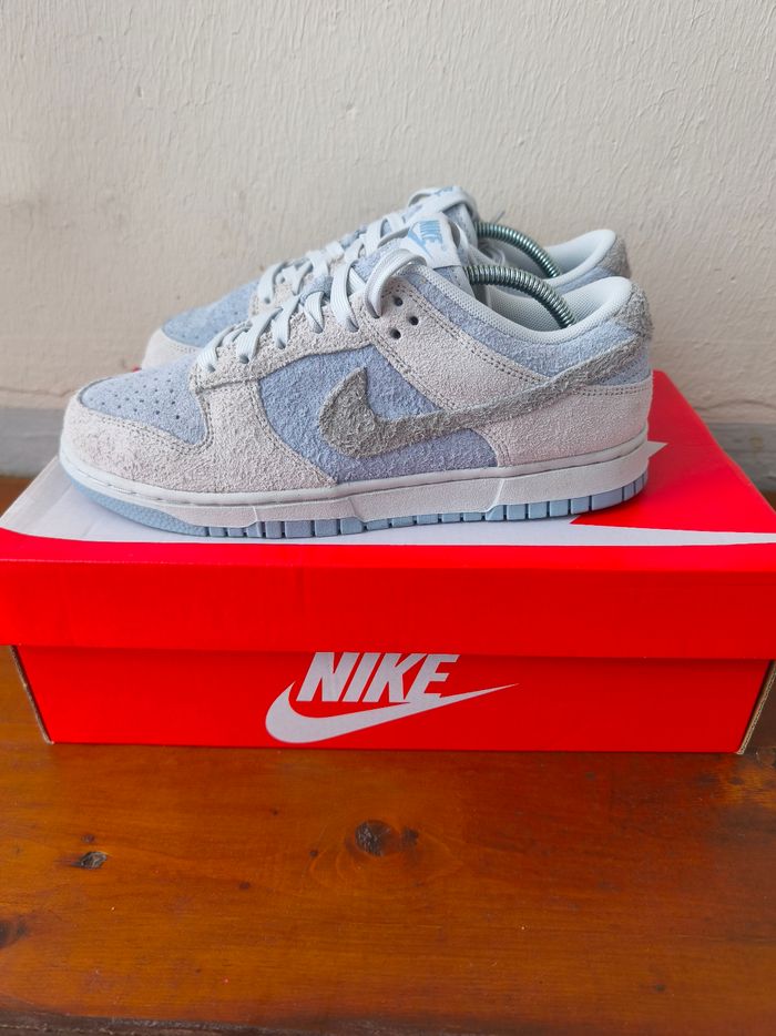 Nike dunk Low Daim bleu ciel  taille 39. 72€