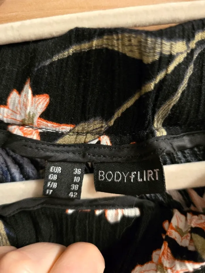 Pantalon fluide fleurie ! - photo numéro 4