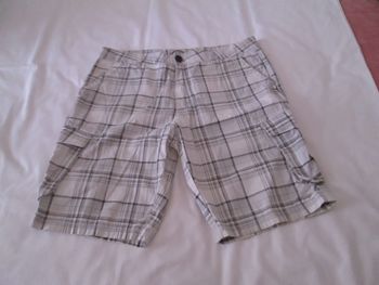 Bermuda blanc à carreaux gris