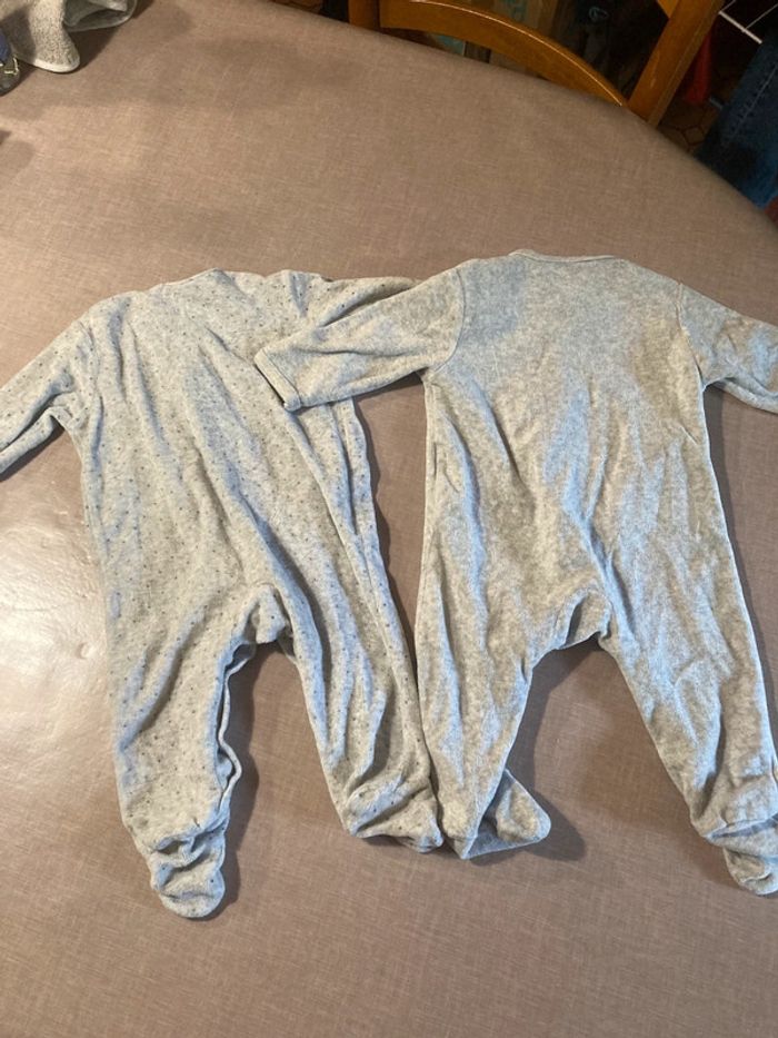 Lot de 2 pyjamas gris bébé – Kiabi – Taille 6 mois - photo numéro 6