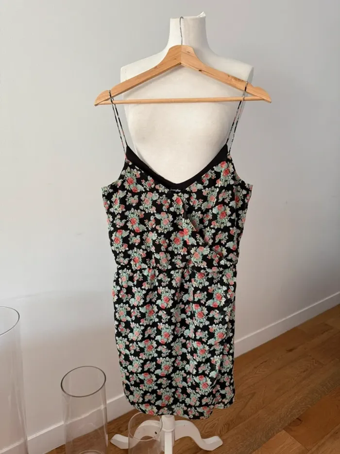 Jolie robe effet portefeuille M/38 Jennyfer