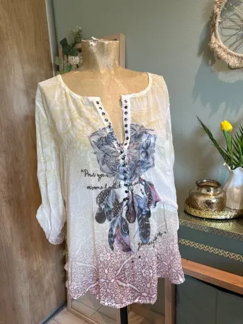 Très jolie blouse, coloré transparente, motif attrape-rêves femme