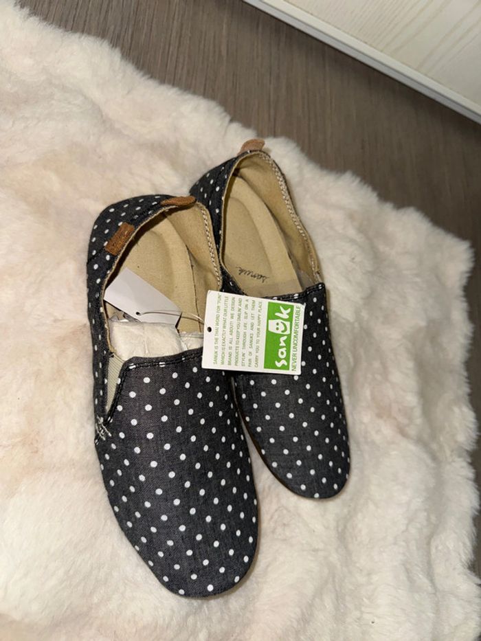 Magnifique chausson confortable de la marque sanuk neuf
