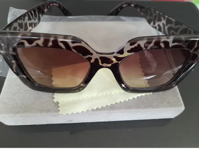 lunette de soleil - photo numéro 2
