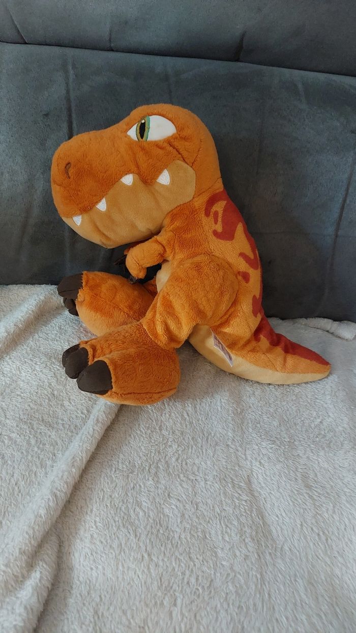 Peluche dinosaure jurassic world
