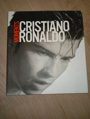 Livre "moments Cristiano Ronaldo"